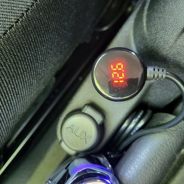 🔌 Розгалужувач для прикурювача з USB, вольтметром та LED-підсвіткою (12&ndash;24 В) AS001223 фото
